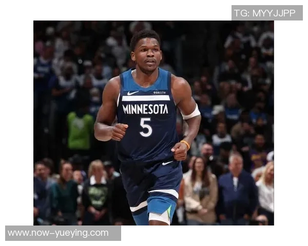 森林狼球迷热议拉拉维亚表现华子也在寻问12号球员身份